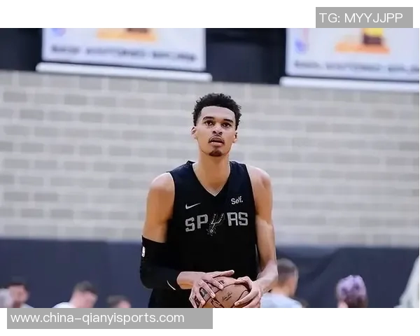 2米26控卫文班亚马展现全能球技助攻队友三分球精彩瞬间